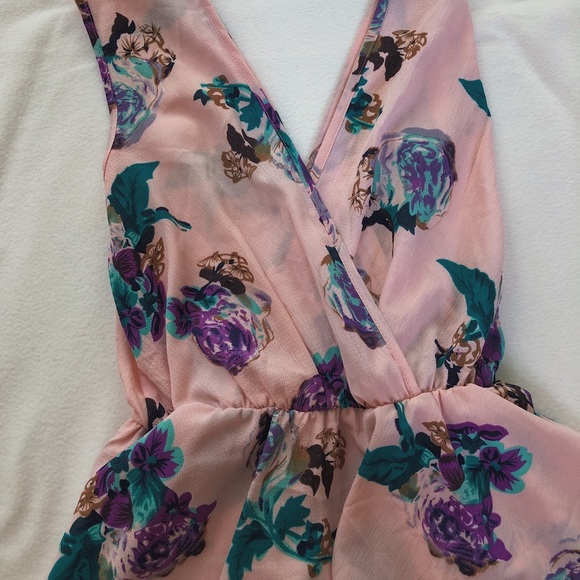 Francesca's Collections Pants - Floral Romper 🌺